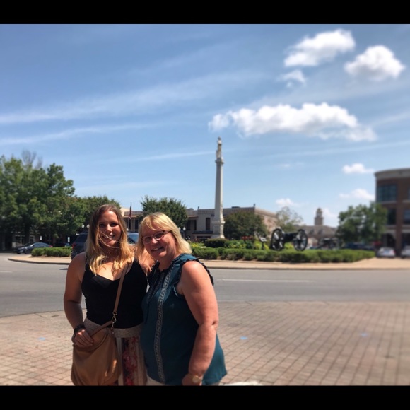 Meet your Posher, Lorri - Picture 3 of 8